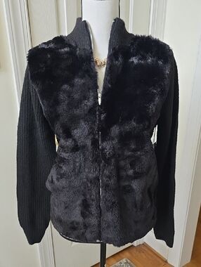 LIZ CLAIBORNE WOMEN'S BLACK FAUX FUR FRONT ZIPPERED SWEATER JACKET SIZE SMALL